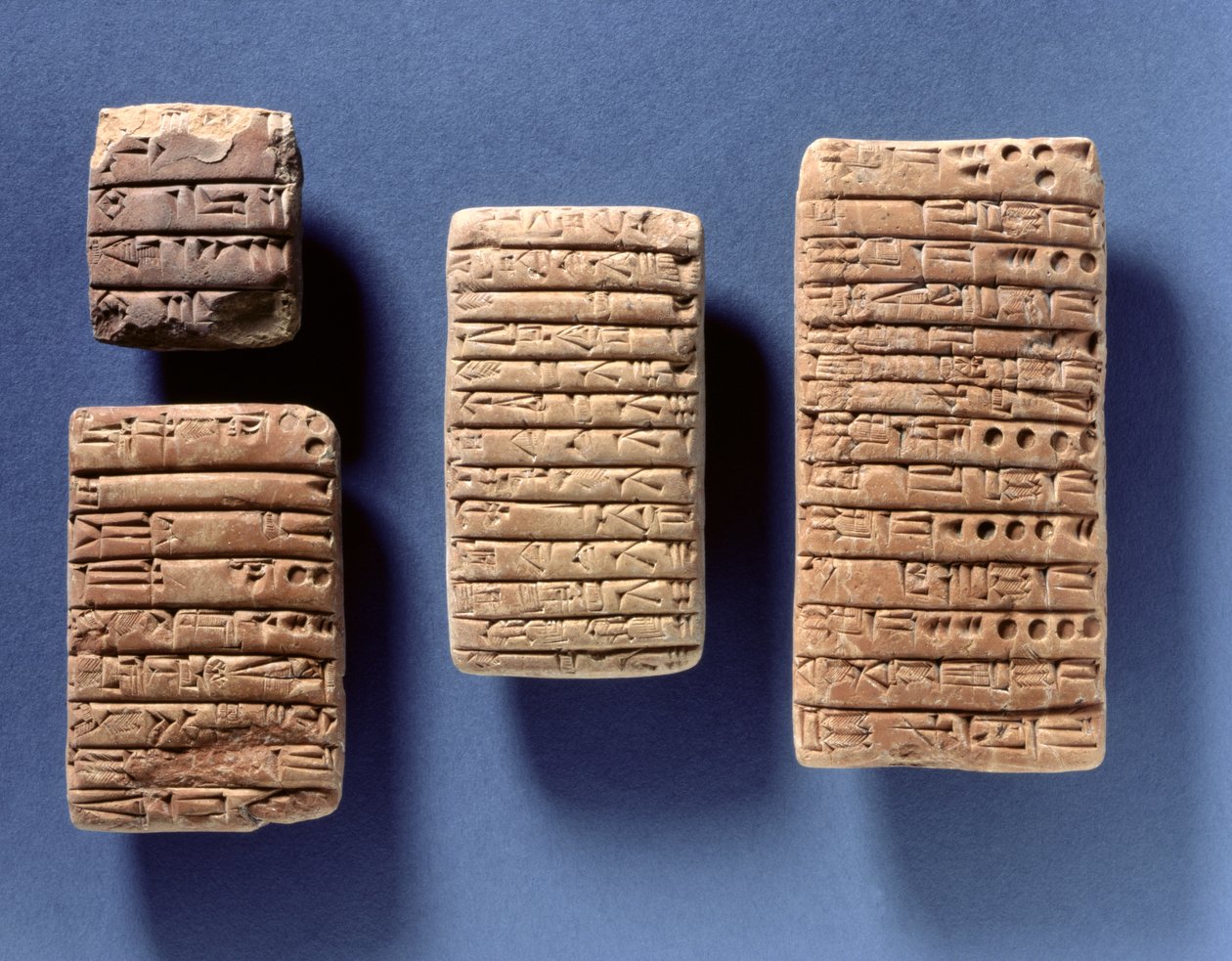 Quatre tablettes enregistrant des contrats, Akkadien, c.2400-2200 av. J.-C. - Mesopotamian