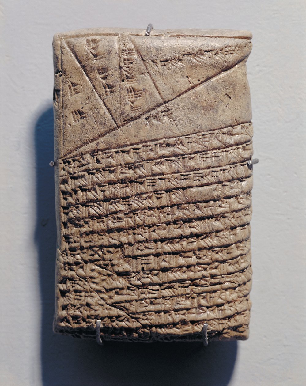 Tablette avec quatorze lignes d