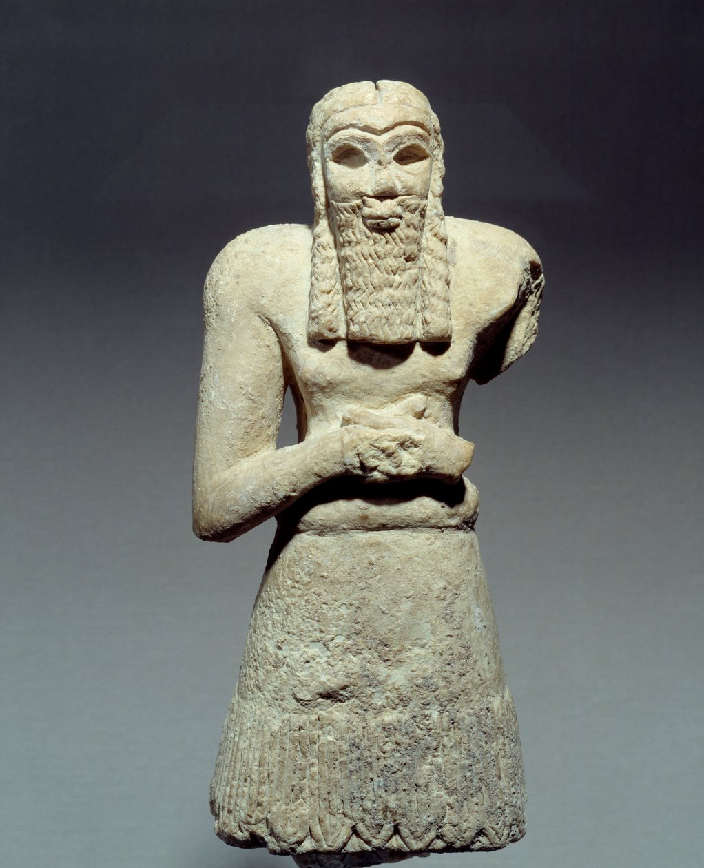Antiquités orientales : statuette en calcaire d