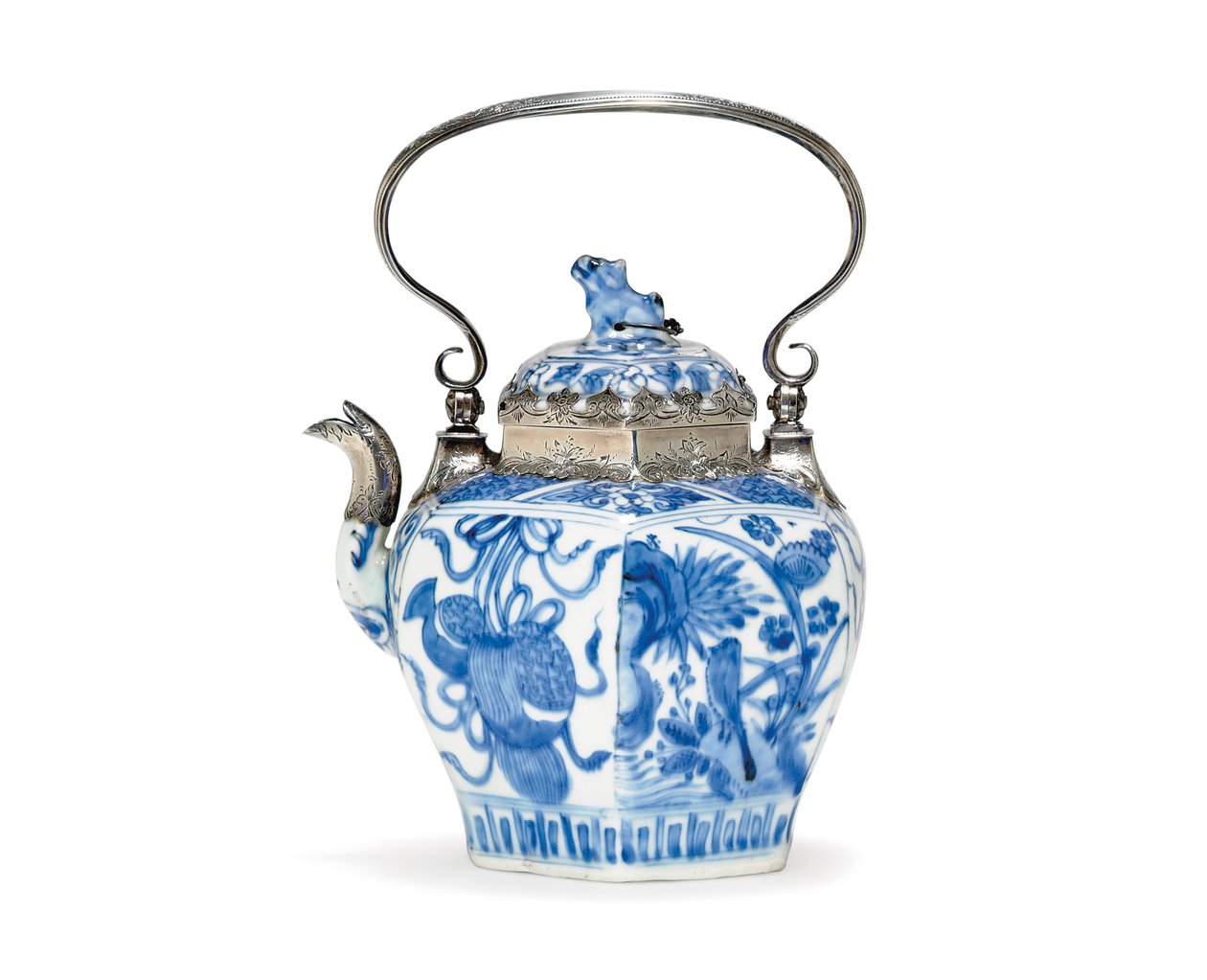 Théière et couvercle bleu et blanc (céramique et argent) - Ming Dynasty Chinese School