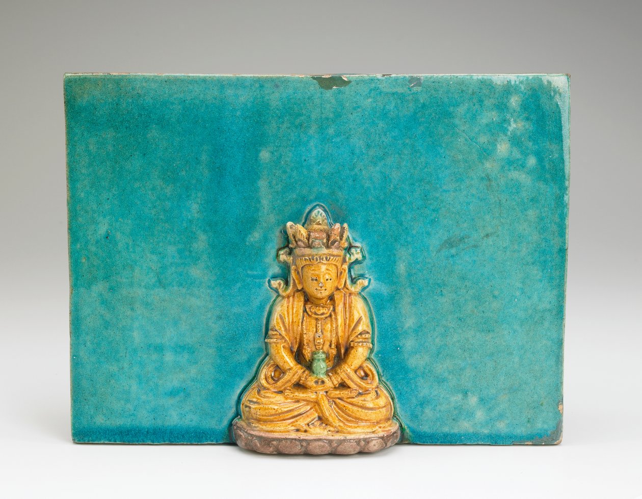 Tuile avec figure du Bouddha Amitabha - Ming Dynasty Chinese School