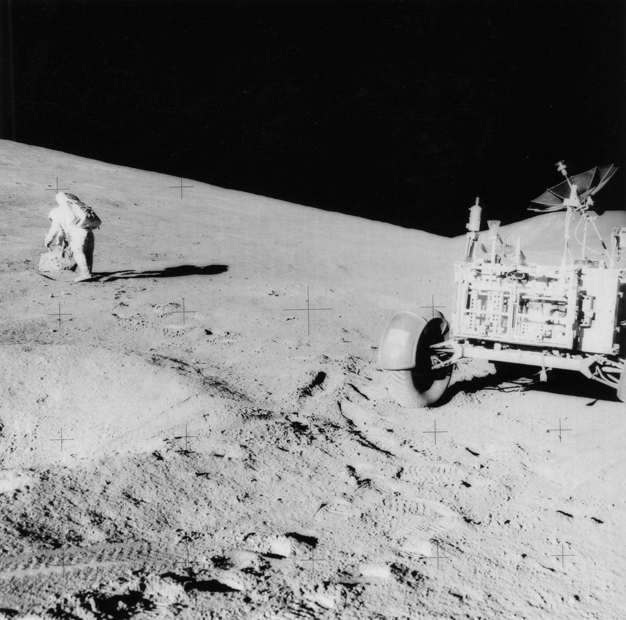 Astronaute David Scott né en 1932 sur la pente du Hadley Delta pendant Apollo 15, 1971 - NASA Images
