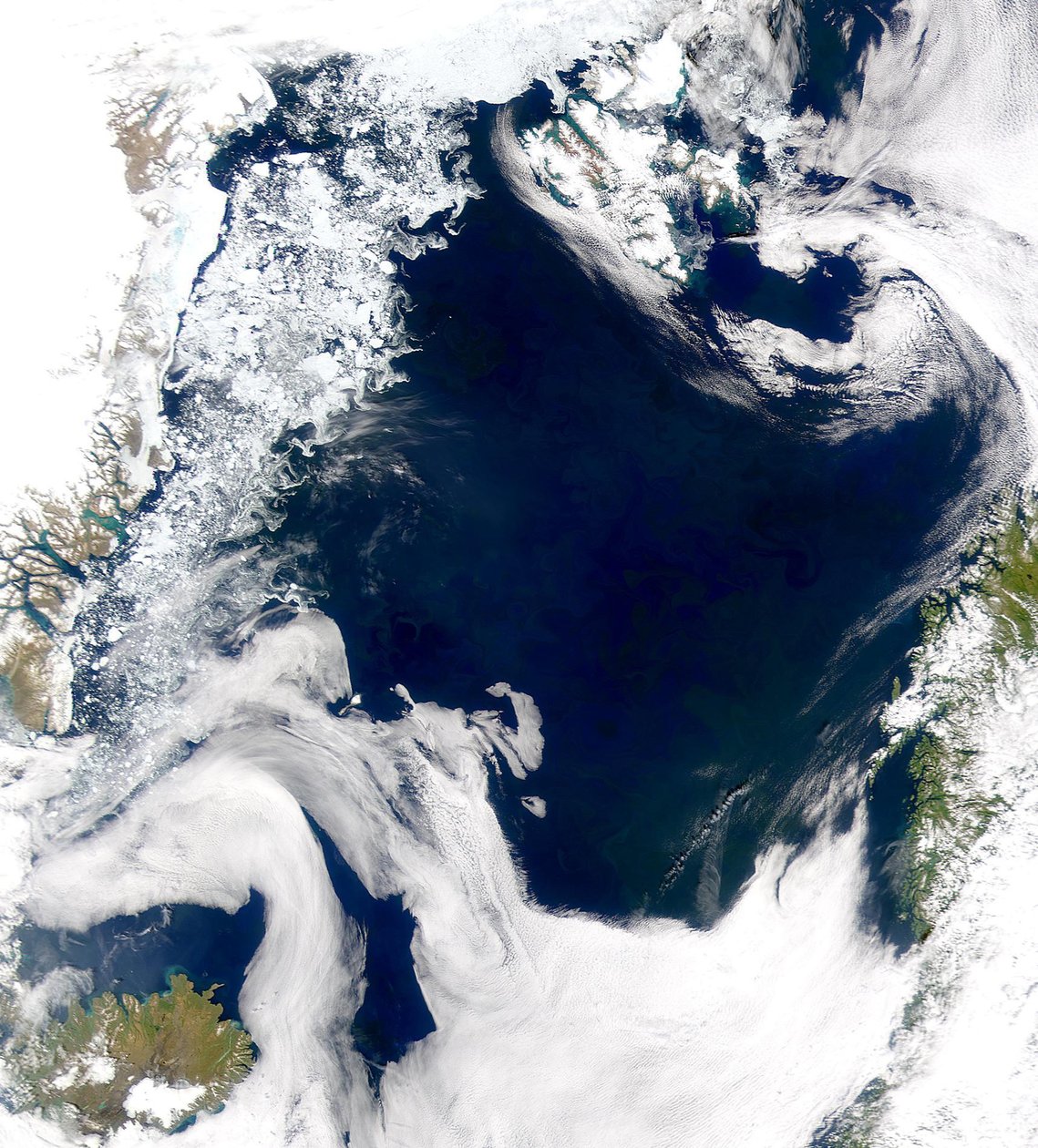 Crédit fourni par le projet SeaWiFS, le centre spatial Goddard de la NASA et ORBIMAGE. Les eaux froides et productives de la mer du Groenland et de la mer de Norvège sont révélées dans cette image SeaWiFS. - National Aeronautics and Space Administration National Aeronautics and Space Administration