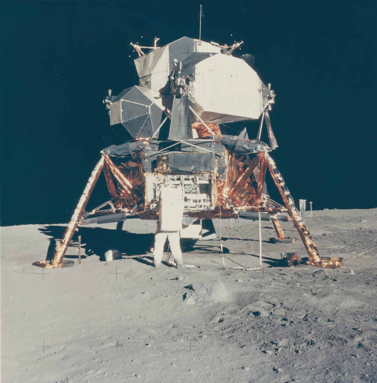 Buzz Aldrin avec le module lunaire Apollo 11 sur la Lune, 1969 - Neil Armstrong