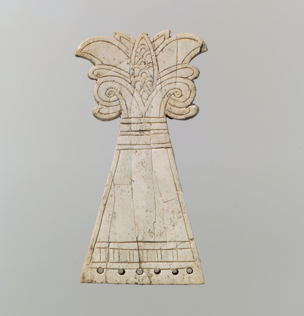 Fronton de cheval incisé sculpté en forme d