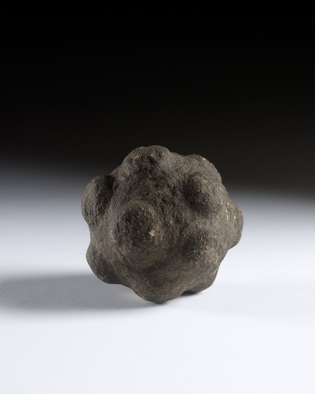 Boule sculptée, Néolithique tardif, Écosse, c.3750-2000 av. J.-C. - Neolithic