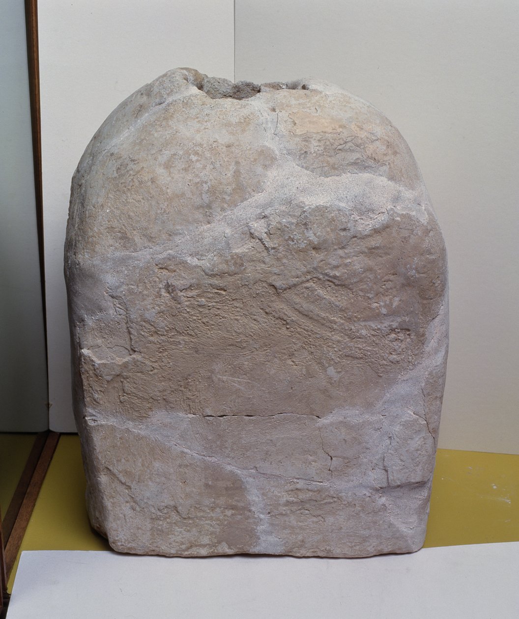 Vase rectangulaire en terre blanche, Jéricho, Néolithique B, vers 1000-6000 av. J.-C. - Neolithic