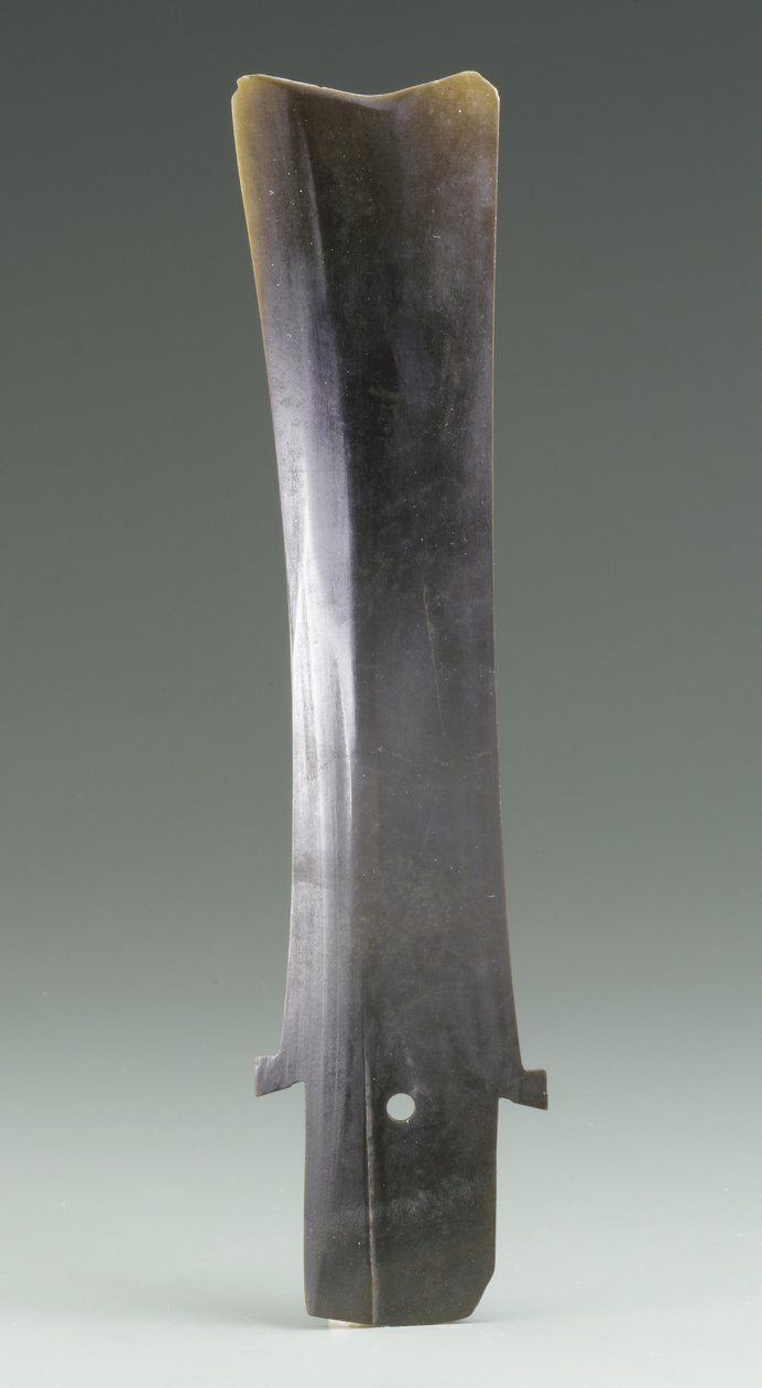 Couteau de récolte (hu), culture Qijia, vers 2500-2000 av. J.-C. (jade) - Neolithic Period Chinese School