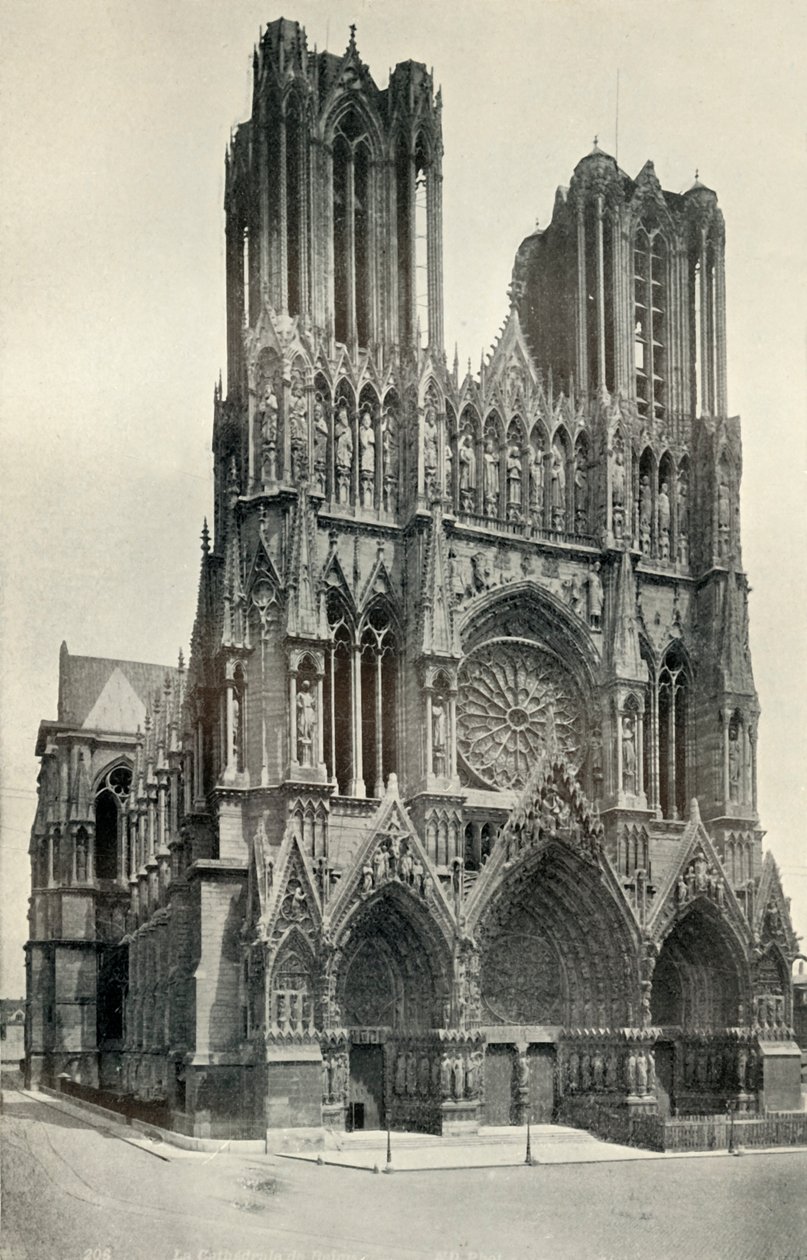 Un grand bâtiment gothique : La cathédrale de Reims, construite aux XIIIe et XIVe siècles - Neurdein
