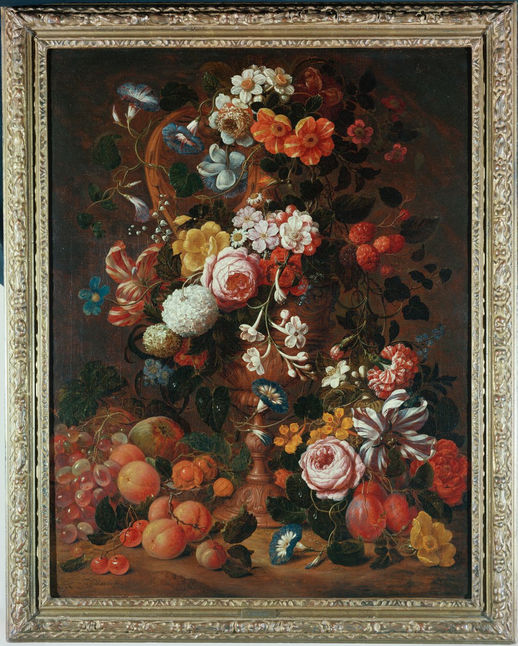 Roses, dahlias, liseron, une tulipe et d