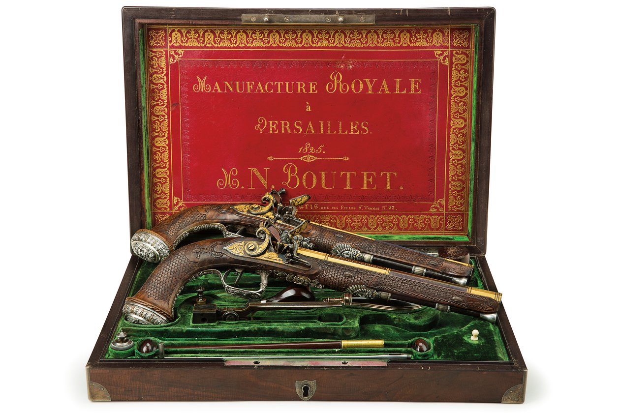 Une paire de pistolets à silex rayés montés en argent, Versailles - Nicolas Noel Boutet