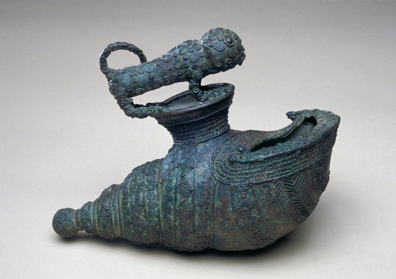 Vase en forme de coquillage avec animal, Igbo-Ukwu, 9e - 10e siècle - Nigerian
