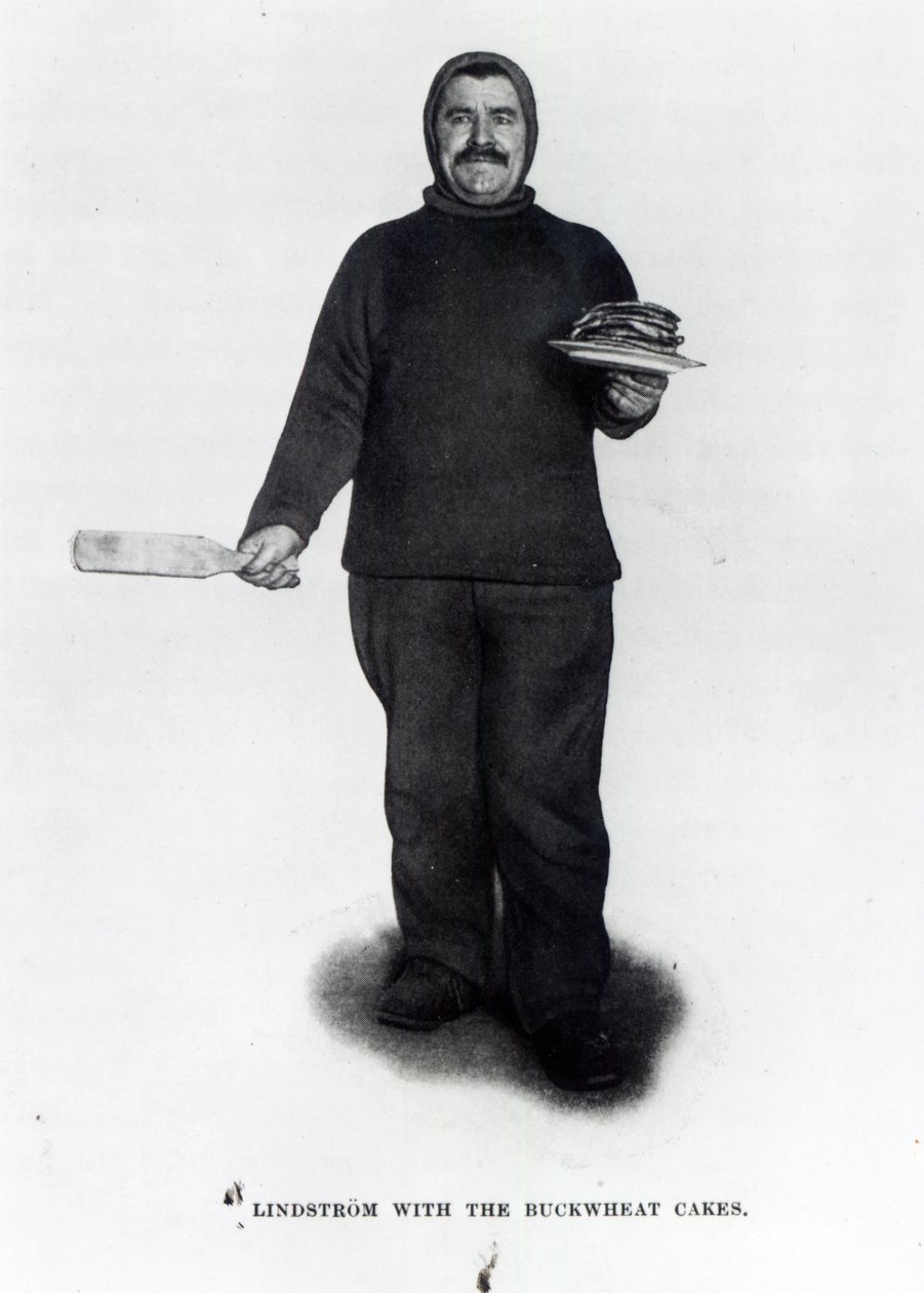 Lindstrom avec les crêpes de sarrasin, de Le Pôle Sud par Roald E. Amundsen, c.1910-12 - Norwegian Photographer