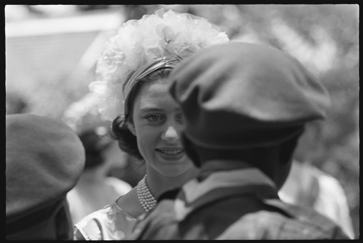 Princesse Margaret saluant les troupes lors de la célébration de l