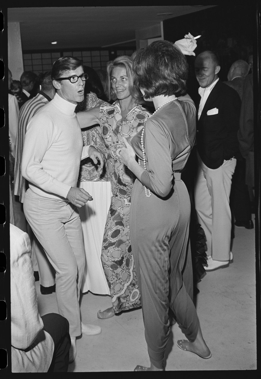 Roddy McDowall, Lauren Bacall et Shirley MacLaine à une fête à Malibu - Orlando Suero