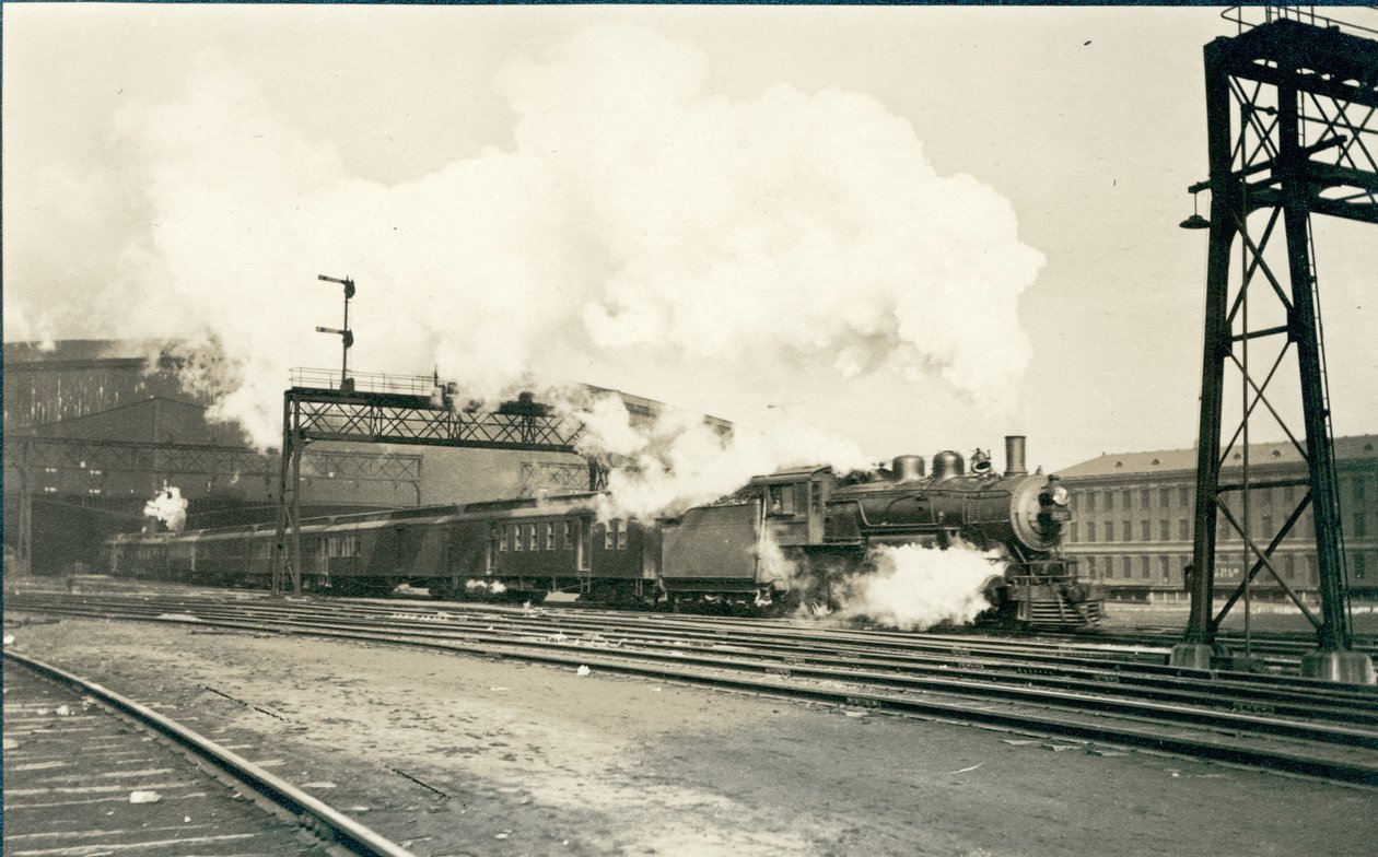 Train quittant la gare Union, St. Louis - Oscar C. Kuehn