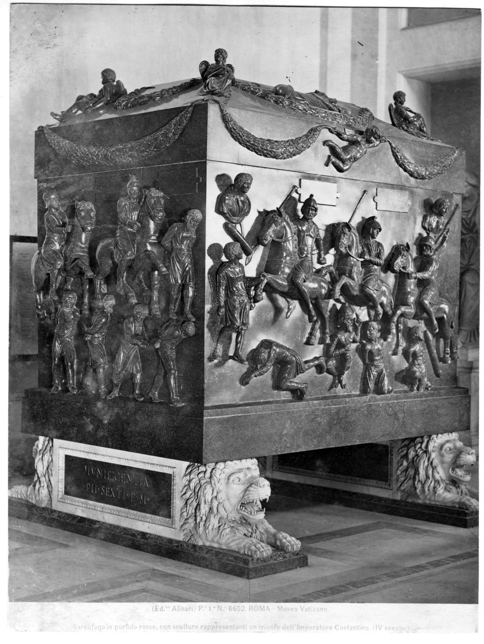 Sarcophage de Sainte Hélène représentant des cavaliers romains et des prisonniers barbares - Paleo-Christian