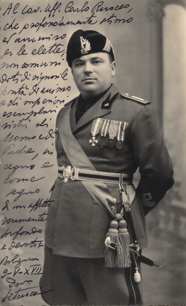 Album "MVSN- Chemises noires": Centurion de la Milice en uniforme complet, 05/1939 - Pasquini Pasquini