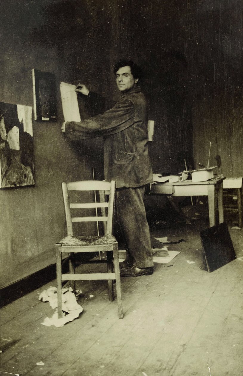 Amedeo Modigliani dans son atelier, vers 1915 (photo n/b) - Paul Guillaume