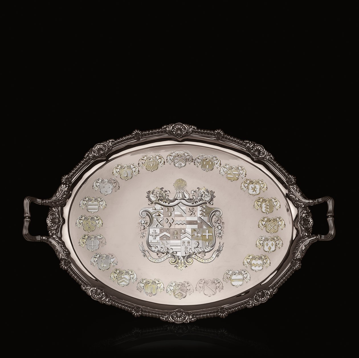 Plateau à thé George III avec gravure héraldique - Paul Storr