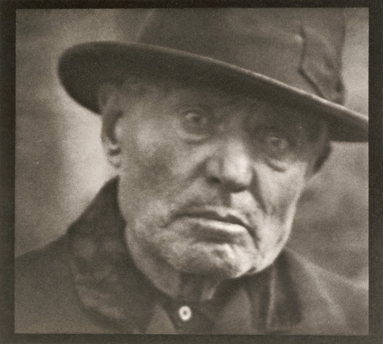 Photographie - New York [Homme - Five Points Square] - Paul Strand
