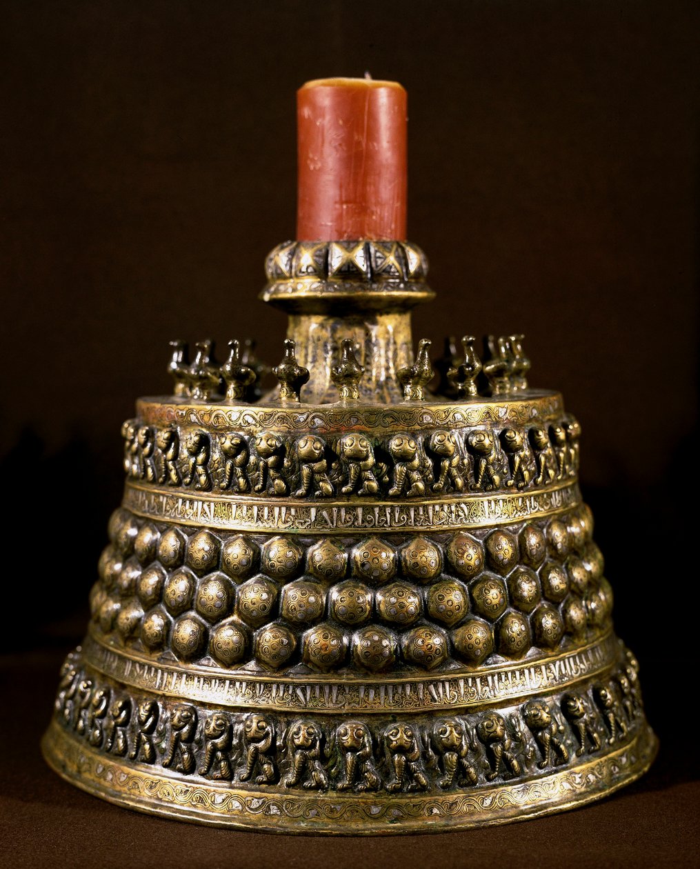Art islamique : chandelier en bronze avec incrustations d