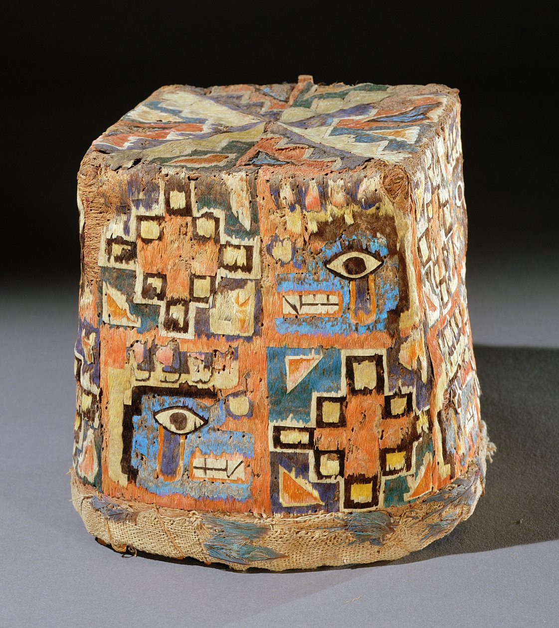 Chapeau, de Wari - Peruvian School
