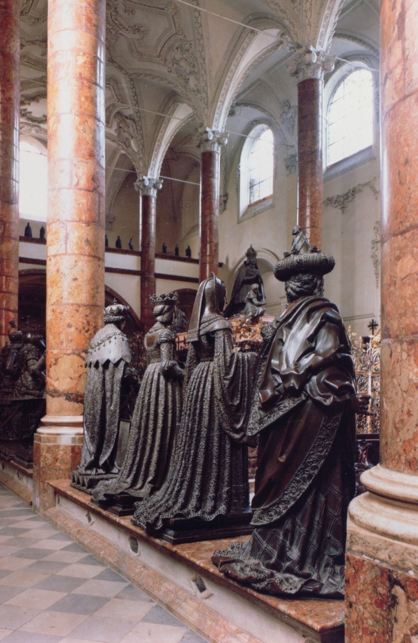 Tombe de Maximilien I, vue de quatre figures en bronze de pleureurs, peut-être ancêtres, parents ou contemporains, le design attribué à Gilg Sesselschreiber - Peter (workshop of) Vischer