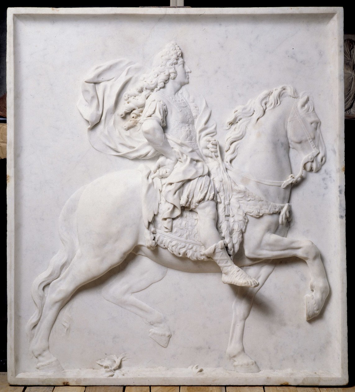 Bas-relief représentant Louis XIV (1638-1715) à cheval (sculpture) - Pierre Puget