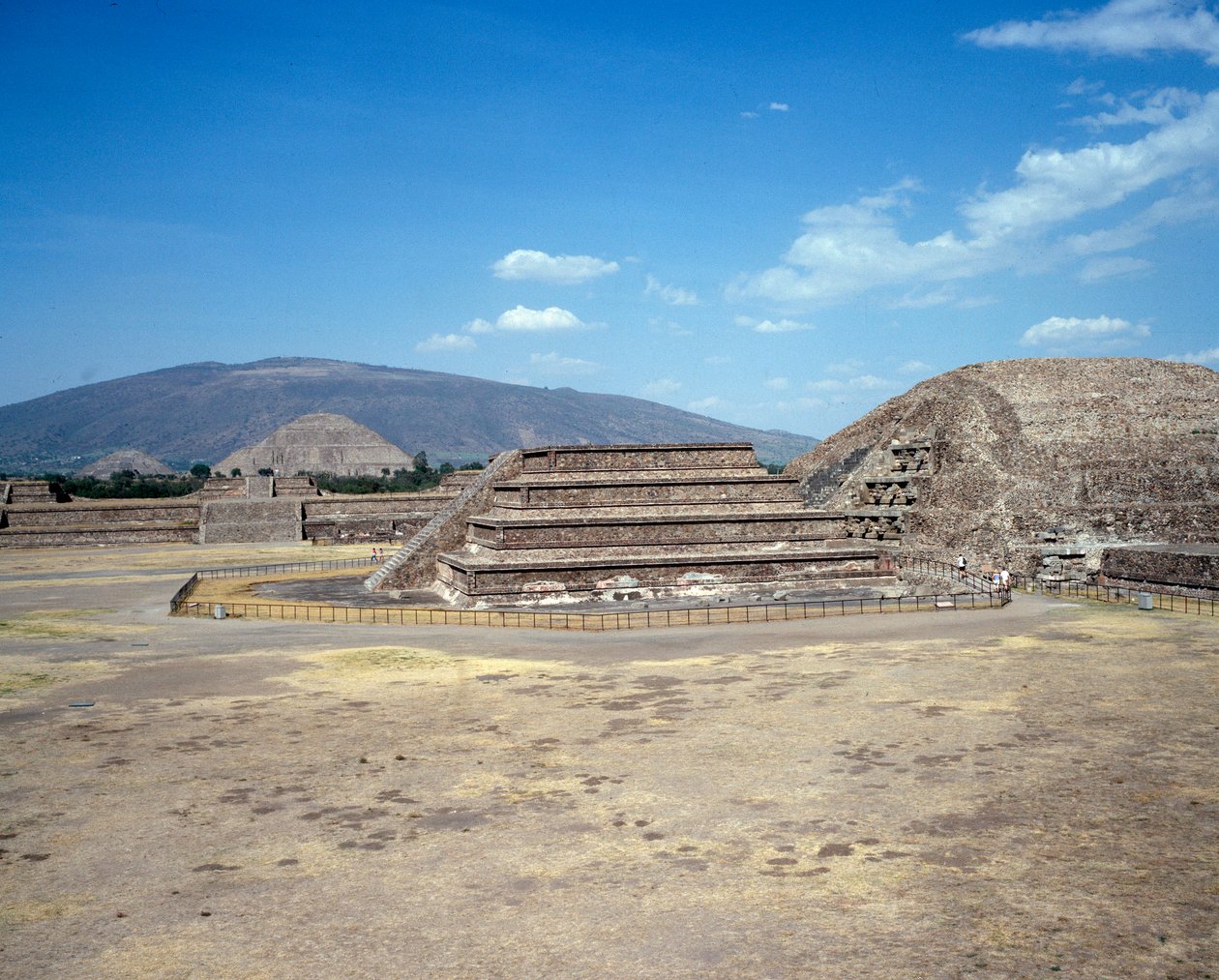 Civilisation précolombienne: vue du site de Teotihuacan (300 av. J.-C.-600 apr. J.-C.): le temple (ou pyramide) du soleil. Mexique - Pre-Columbian Pre-Columbian