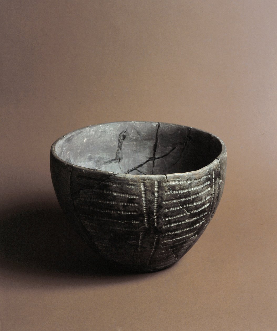 Préhistoire : vase en céramique gravé de décorations néolithiques - Prehistoric Prehistoric