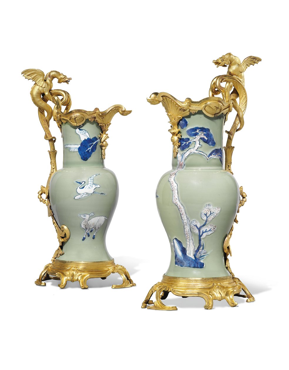 Une paire de verseuses Louis XV, porcelaine 1662-1722, montures vers 1745-49 - Qing Dynasty - Kangxi Period Chinese