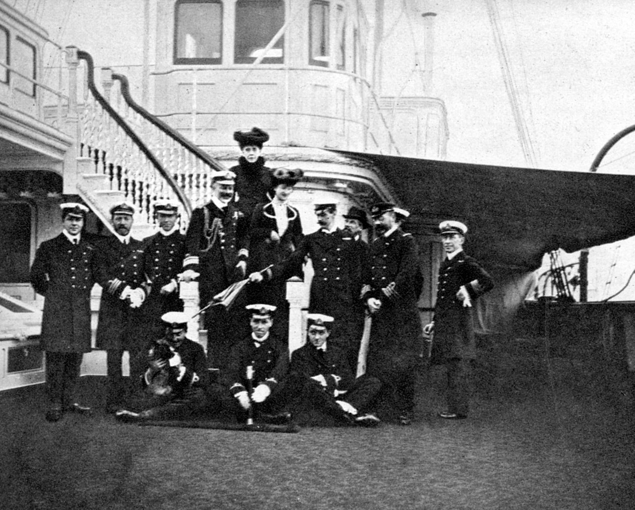 Portrait de groupe à bord du yacht royal Victoria and Albert, Copenhague, 1908 - Queen Alexandra