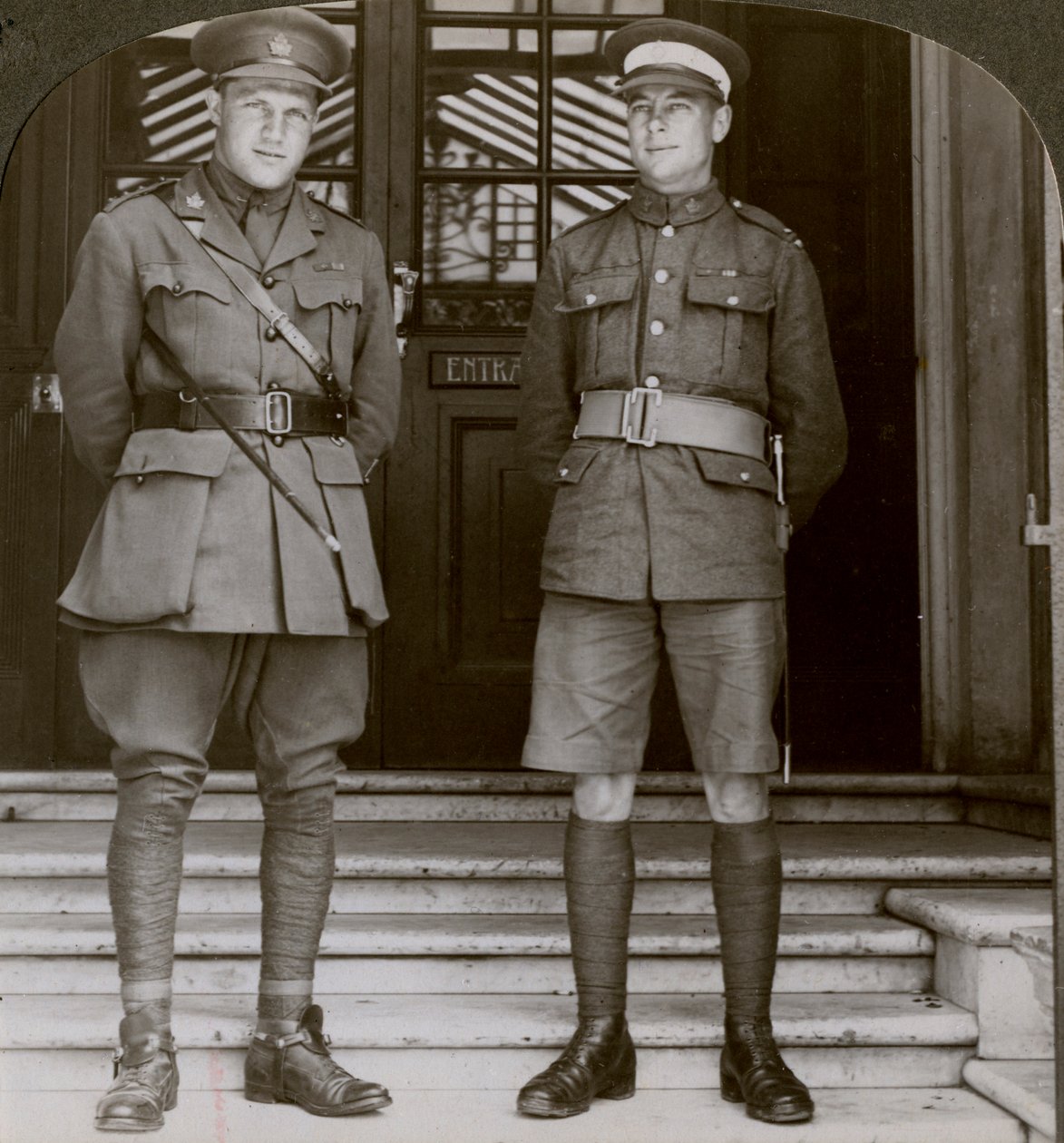 Capitaine MacDougall, DSO, et cadet Mullin, deux VC canadiens, Première Guerre mondiale, 1914-1918 - Realistic Travels Publishers