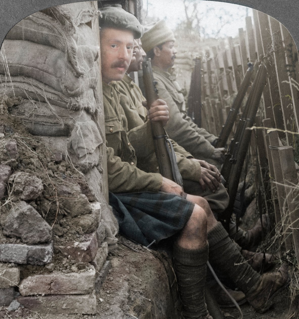 Soldats indiens dans les tranchées, Première Guerre mondiale, 1914-1918 - Realistic Travels Publishers