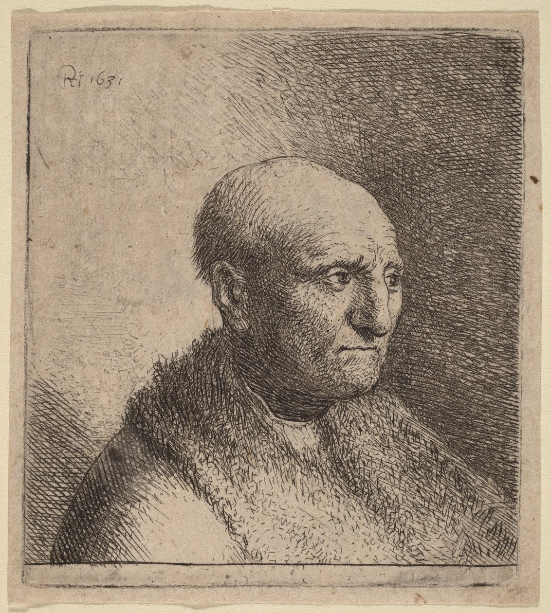 Un homme chauve vêtu d