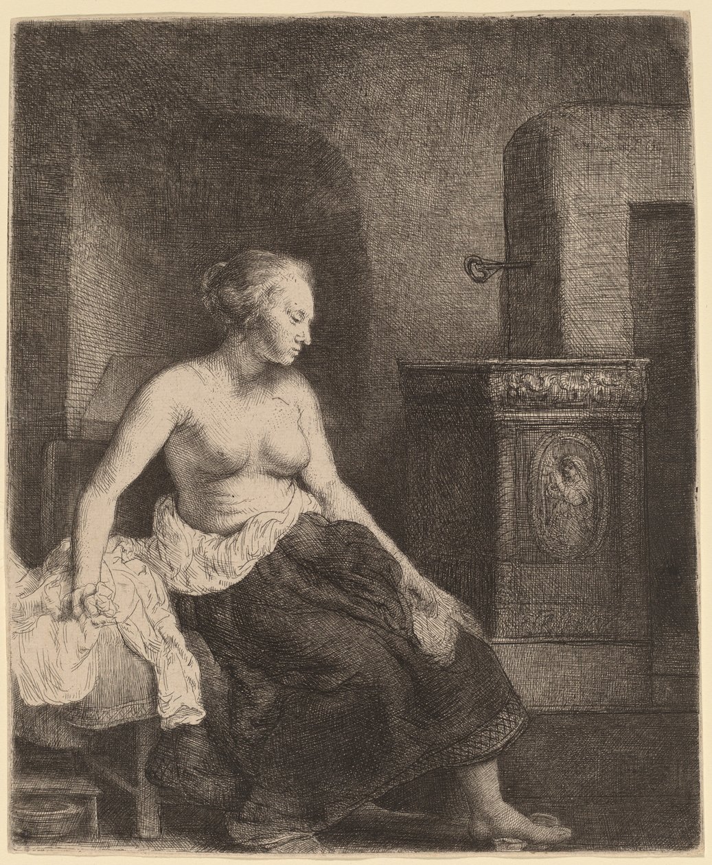 Femme assise à moitié habillée près d
