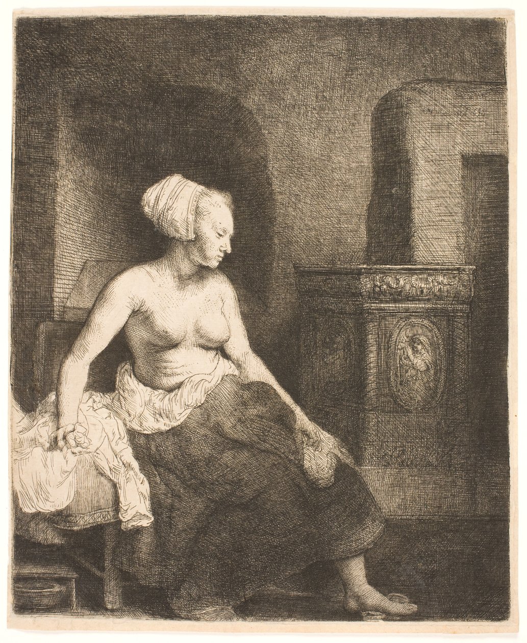 Femme assise à moitié habillée près d