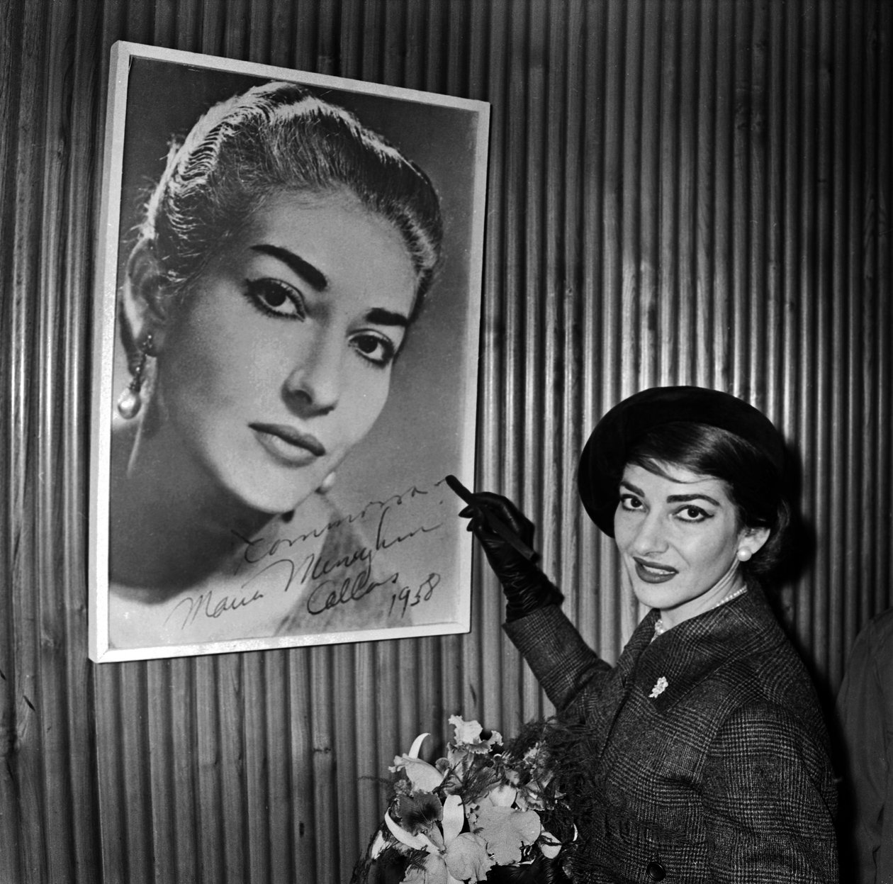 La soprano Maria Callas signe une de ses affiches à l