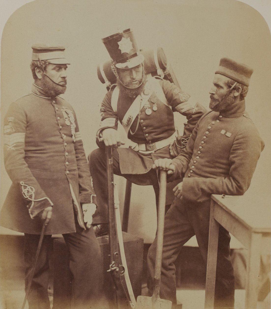 Sergents de couleur J. Stanton, Kester Knight et W. Bruce, Royal Sappers and Miners, 1856 - Robert Howlett