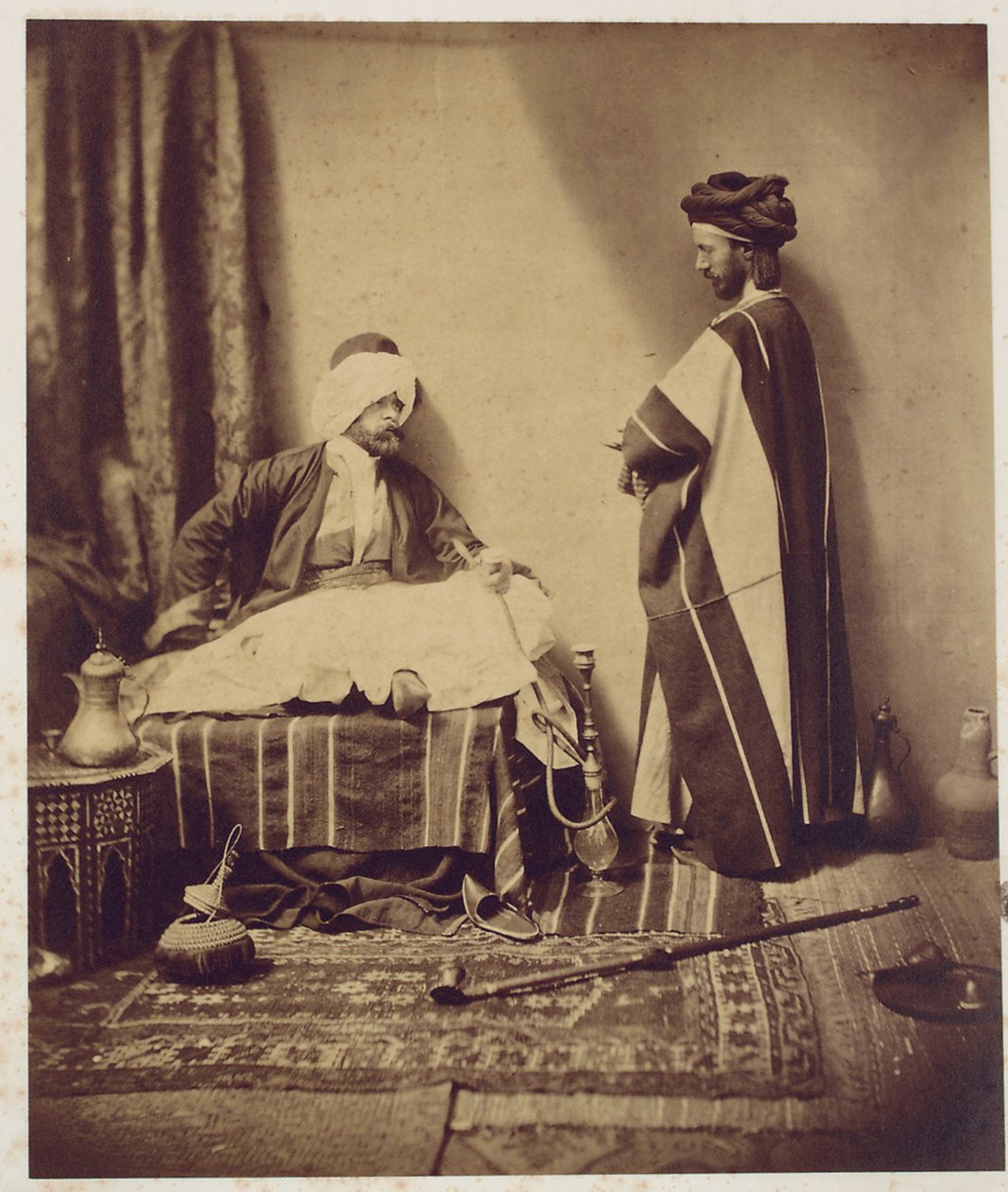 Une conversation en fumant, 1858 - Roger Fenton