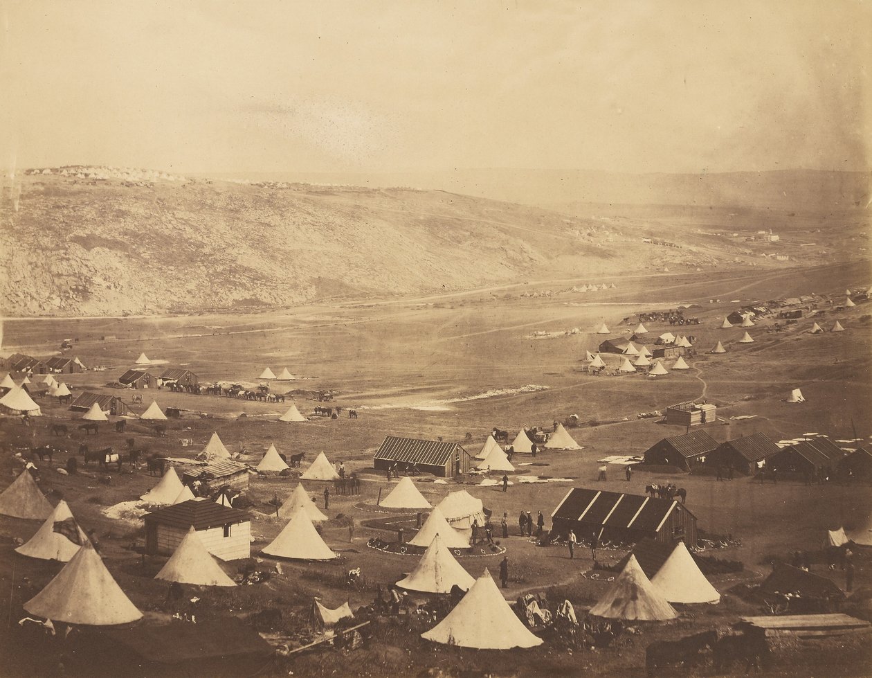 Camp de cavalerie, en direction de Kadikoi. - Roger Fenton