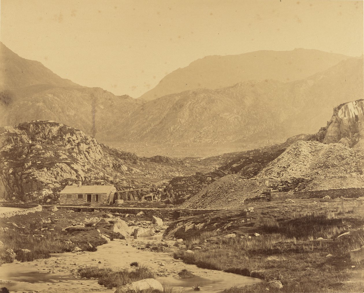 [Vue des montagnes au pied du lac Ogwen] - Roger Fenton