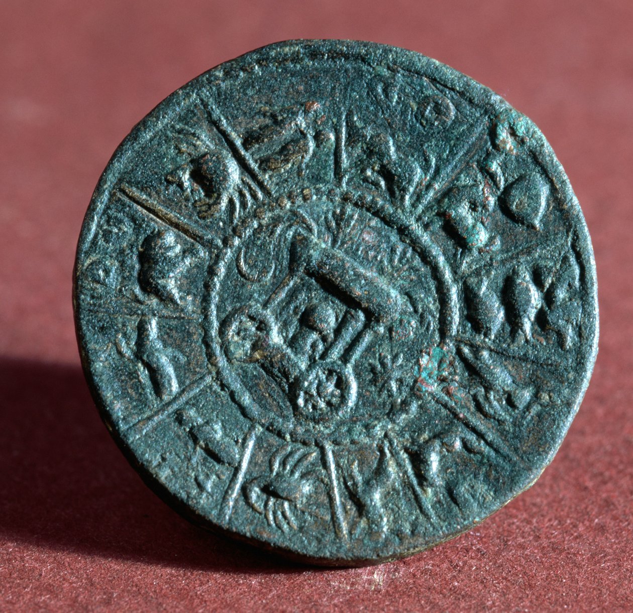 Médaillon avec 12 signes du Zodiaque, de Belkis ou Zeugma (bronze) - Roman