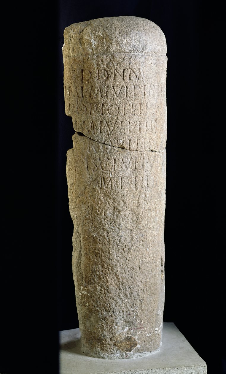 Colonne frontière milliaire, de la voie romaine entre Dijon et Bordeaux, 244-249 - Roman