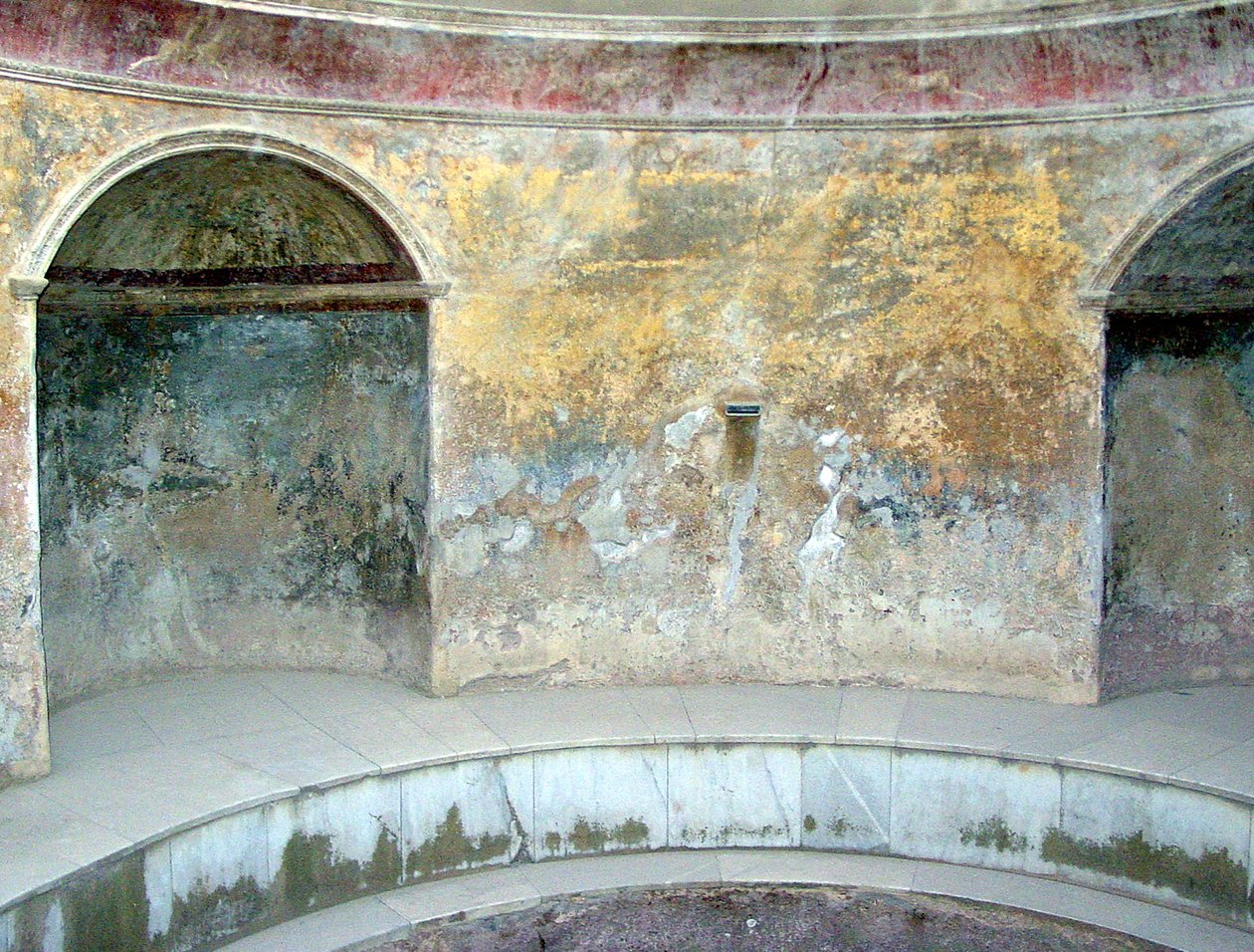 Le frigidarium des thermes du Forum - Roman
