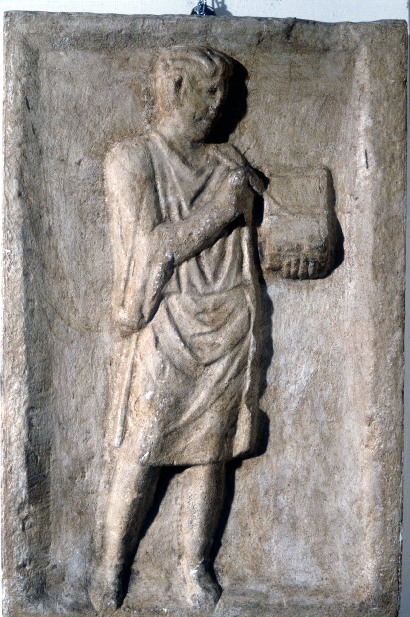 Un homme écrivant avec une plume sur une tablette de cire, bas-relief romain, IIe-IIIe siècle - Roman