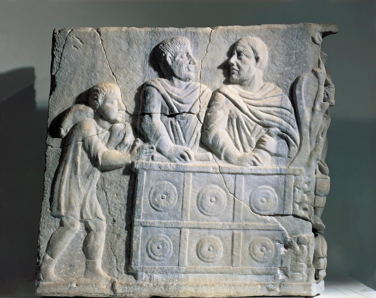 Fragment de sarcophage représentant un changeur, de Rome, Viale del Re - Roman