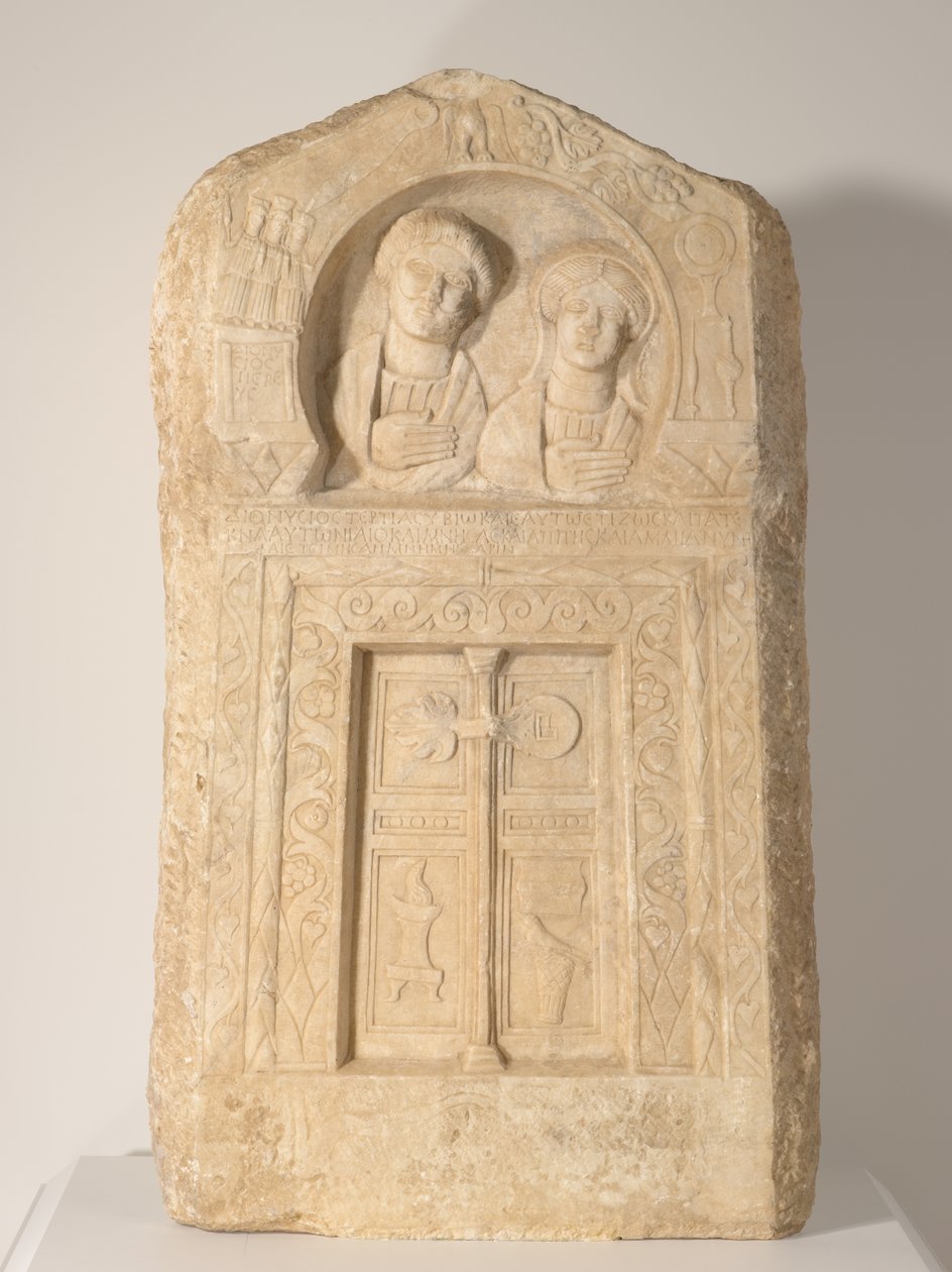 Stèle funéraire du prêtre Dionysios et de sa femme, Tertia, vers 240-260 - Roman
