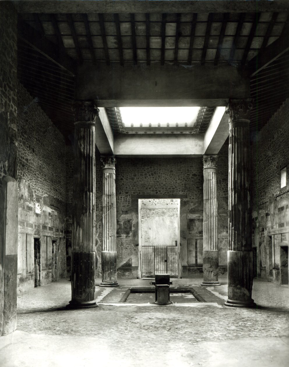 Impluvium dans la Maison des Noces d